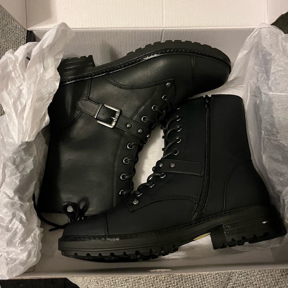 Black combat military style boots Size 9 New in box